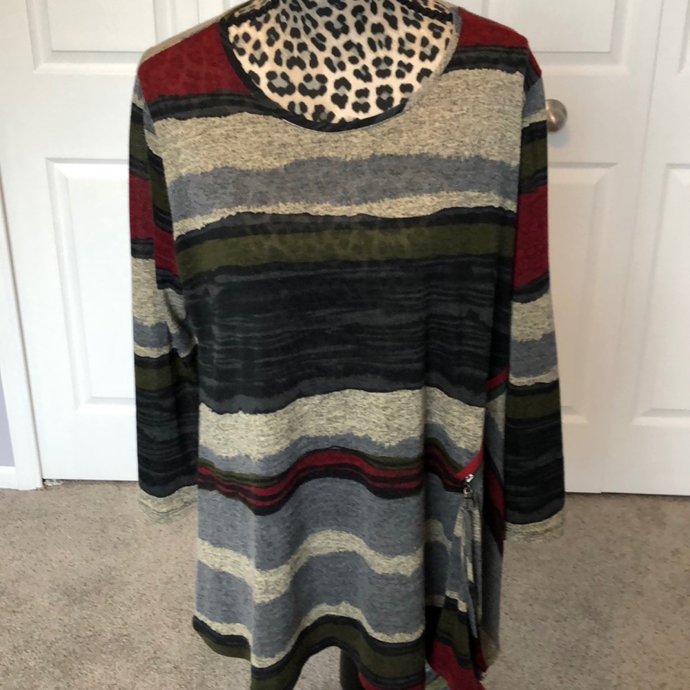Long flowy too with side accent zipper